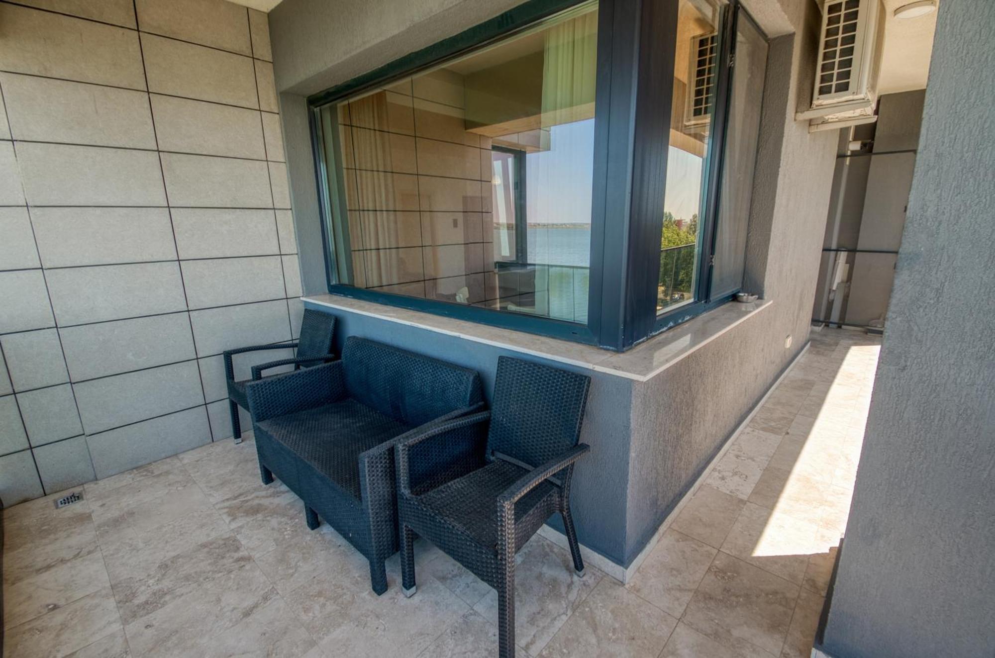 Lakeside Serenity Adamar Mamaia